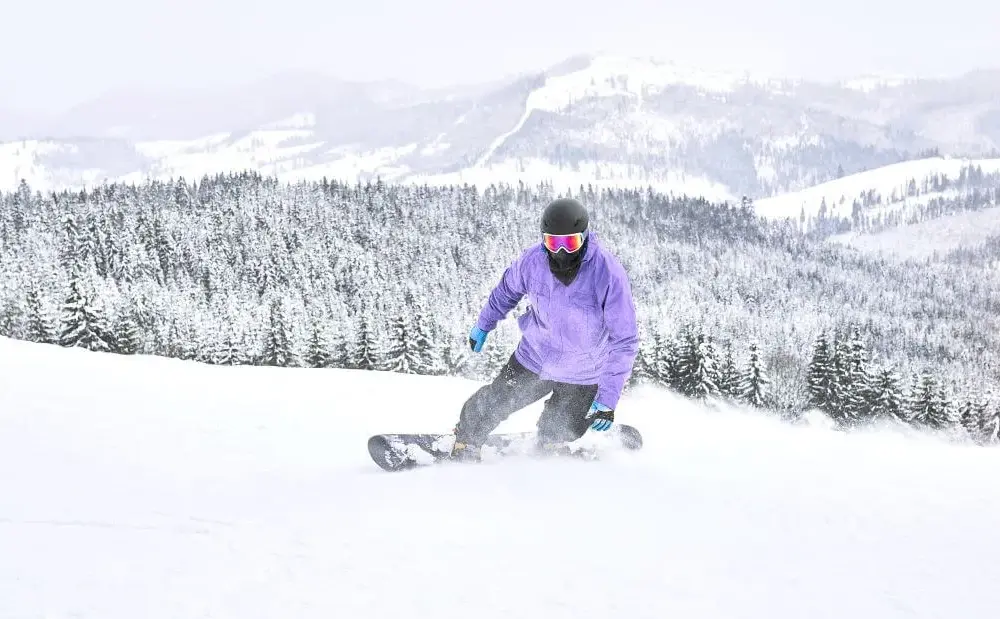 Ile kalorii spala jazda na snowboardzie? Sprawdź, co musisz wiedzieć
