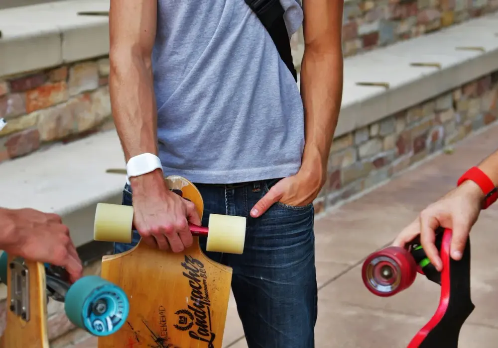 Ile kosztuje longboard? Poznaj ceny i co wpływa na ich wysokość