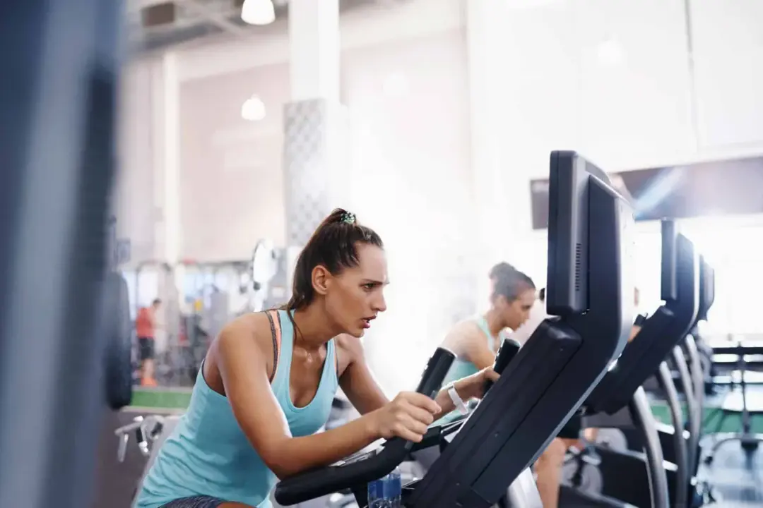 Cardio przed czy po treningu siłowym? Wybierz dobrze