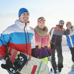 Wyjazd na snowboard co zabrać: niezbędne przedmioty i porady