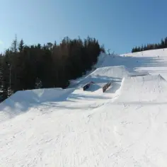 Snowpark w Štrbskim Plesie: Idealne miejsce dla narciarzy i snowboardzistów