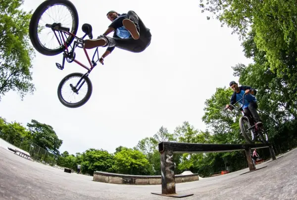 Skatepark Bydgoszcz - najlepsze miejsca do jazdy na deskorolce i BMX