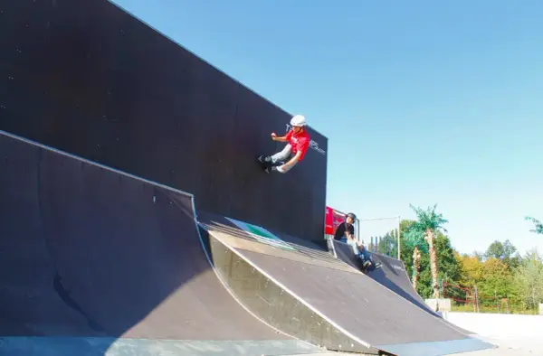 Kryty skatepark Poznań - idealne miejsce na trening w każdą pogodę